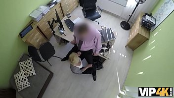Preview 3 of Xx Russie Hd - VIP4K. La rubia Katy espera obtener un pr&eacute_stamo,  pero el agente quiere sexo