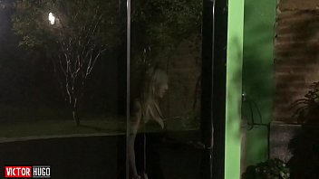 Preview 2 of Show Bus - Loira Dando O Cuzinho Para Meu Amigo Tatuado