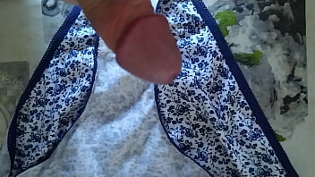 Preview 2 of Alanah Rae Bus - corrida en bragas de mi mujer 114