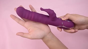 Preview 3 of Girl Hand Fucking - Automatic Vibration Dildo