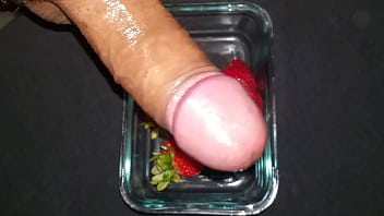 Preview 3 of Thamil Veedio - Craving Cum cream on my strawberries. Que rico.