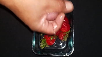 Preview 1 of Thamil Veedio - Craving Cum cream on my strawberries. Que rico.