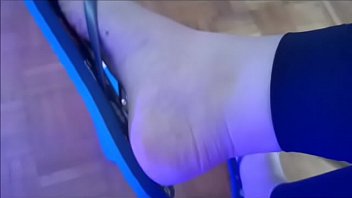 Preview 1 of Ship Crew - Nicoletta&#039_s fantastic feet in flip flops to lick and worship everyone