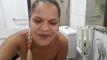 Preview 1 of Wwx Sexe Video - Para um casal swinger nesta pandemia nada melhor que uma camgirl que sabe o que faz !!! Paty Bumbum