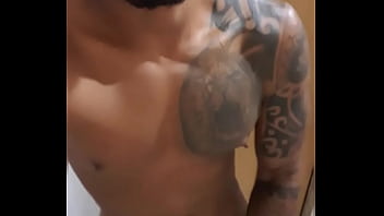 Preview 1 of Prianka Chodai - Gozando no banheiro  da minha m&atilde_e Marcelopauzao.com
