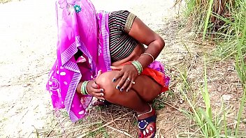 Preview 1 of Real Gf Rides - सरपत के किनारे ही झुका के रेल दिया