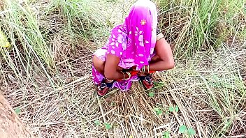 Preview 4 of Real Gf Rides - सरपत के किनारे ही झुका के रेल दिया