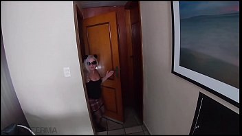 Preview 1 of Japan Momo Sex - Loira safada dando pra dois,  foi pega no flagra e m&atilde_e entrou na festa (Grupal) - (Melissa Devassa e Liu Gang)