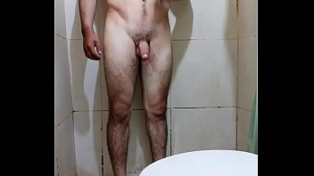 Preview 1 of Beine Gespritzt - En la ducha despu&eacute_s de trabajar