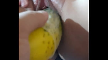 Preview 4 of Wrcqktsun - Mi novia probando un pepino
