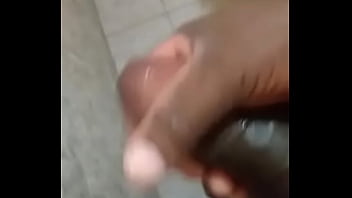 Preview 1 of Www Puss Video - Negro me muestra su leche salir