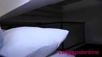 Preview 3 of Vo O Nha Chong Di Lam Sex Corea - Twiggy and Charlie Standing handjob
