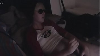 Preview 3 of Wald Asian - Goularte com camisa do Dave batendo uma