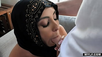 Preview 3 of Xxx Royal Big - Arab MILF Craves For Young Cock- Kylie Kingston