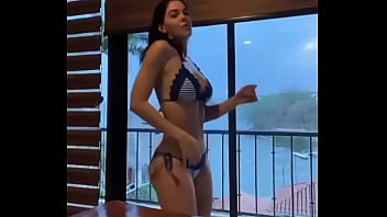 Preview 2 of Koial Molek Xvixo - Livia Brito baile sexy