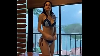 Preview 1 of Koial Molek Xvixo - Livia Brito baile sexy