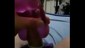 Preview 1 of Sleeping Moms Porn - masturb&aacute_ndomelos con condon
