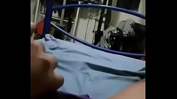 Preview 4 of Sleeping Moms Porn - masturb&aacute_ndomelos con condon
