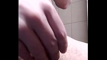 Preview 2 of Marcedes Carrera Jordi - Otra paja en el ba&ntilde_o con mucha leche.