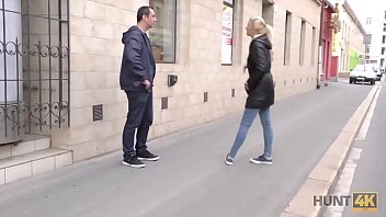 Preview 1 of Indey Hawus Waif Sxxy Video - HUNT4K. Chick trennt sich von BF und wird von einem reichen Fremden gefickt