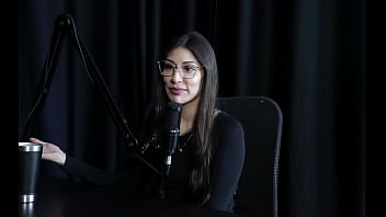Preview 2 of Foll Sex Vedeyos - Ama a profiss&atilde_o de atendente,  tinha contas secretas na pandemia,  tem h&aacute_bito de bater siririca antes de dormir e nunca teve problema com os clientes - Melina Khalifa (WATCH ON: SHEER/RED)