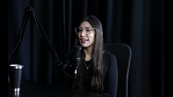 Preview 3 of Foll Sex Vedeyos - Ama a profiss&atilde_o de atendente,  tinha contas secretas na pandemia,  tem h&aacute_bito de bater siririca antes de dormir e nunca teve problema com os clientes - Melina Khalifa (WATCH ON: SHEER/RED)