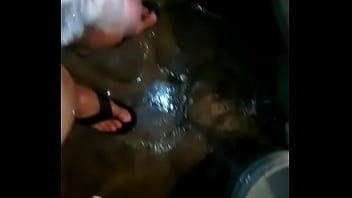 Preview 2 of Sesso Vacanza - Mi primo hetero jalandosela en la regadera.