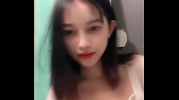 Preview 1 of Xxx Ssxxx - Phim sex việt nam em sinh vi&ecirc_n trường D&acirc_m Tặc khoe th&acirc_n b&aacute_n d&acirc_m