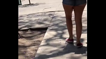 Preview 1 of Mad Dcxxx - Nalgona en short caminando por calles de la CDMX