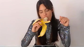 Preview 4 of Door Fetish - Apolonia Lapiedra Sucking Banana
