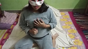 Preview 1 of Leggins Mom - Apna bada wala Lund hila ker meri bur me jhaad do