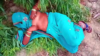 Preview 2 of Compilation Latex - नई-नवेली सुन्दर भाभी को झाड़ी में बुलया ओर काम लगा दिया
