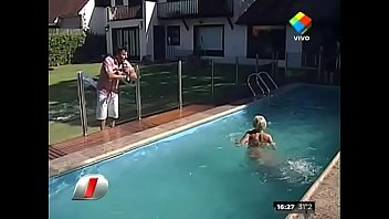 Preview 2 of Jane Wali Bf Sexy Video - Las acrobacias de Vicky Xipolitakis en topless