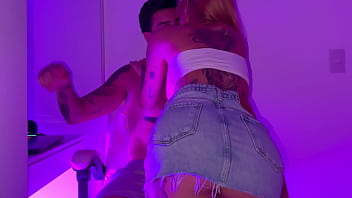 Preview 1 of Kamasutraporn Movies - | ESPANHOLA | A &uacute_nica forma de fazer ele parar um jogo online.