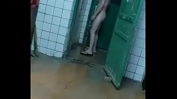 Preview 2 of Blonde Snuff - русский парень идёт в душ помахивая членом