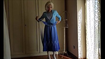 Preview 1 of Dog Sexxxxxxxxx - Elsa cosplay from FROZEN disney,  finally takes a nice cock