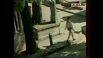 Preview 1 of Bikili Xxx - An American Girl in Paris (1998) (bad sound)