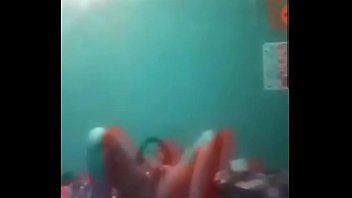 Preview 3 of Traffic Junky Mas Famosos - Jovencita bailando y toc&aacute_ndose