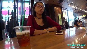 Preview 1 of Bra Mom Panti Son Smell - TUKTUKPATROL Thai Pussy Fucked By Lucky Foreigner In Bangkok