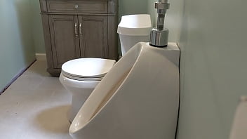 Preview 1 of Suzka Xxx Com - Urinal piss