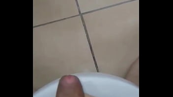 Preview 3 of Idon Sex Big Tis - Soy invalido y me hago mi primera paja