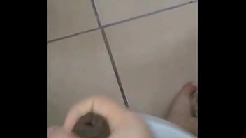 Preview 1 of Idon Sex Big Tis - Soy invalido y me hago mi primera paja