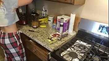 Preview 4 of Chicas Hermosasxxx - My Ozen Blender and easy made Oatmeal