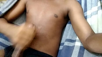 Preview 2 of Mom Undressed While Sleeping - Gozando na rede do tio