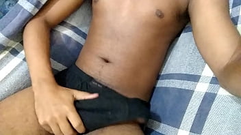 Preview 1 of Mom Undressed While Sleeping - Gozando na rede do tio