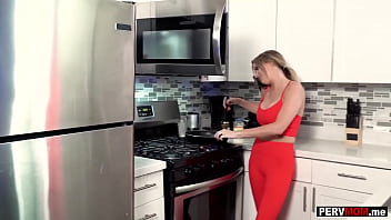 Preview 1 of Urx Yu - My horny stepmom MILF Linzee Ryder kitchen blowjob