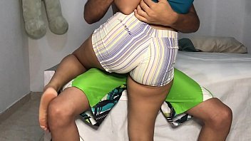 Preview 1 of Buka Bra Dalam Kereta - el momento que nos dejan a solas en casa y viene con su ropa provocativa para que me la folle