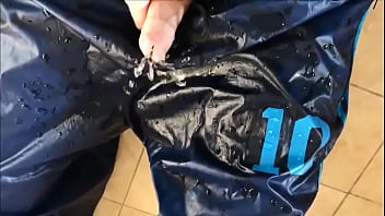 Preview 3 of Sexy Ass Gall - De caliente me meoo... Super ecxitado shiny nylon pantalon sire