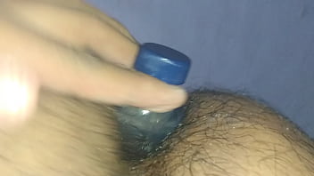 Preview 1 of Closeup Pussy Fuck Beauty - Primera vez con algo en el culo en cuarentena