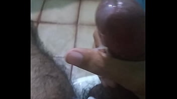 Preview 4 of Three Girls Swapping - masturbando no banheiro